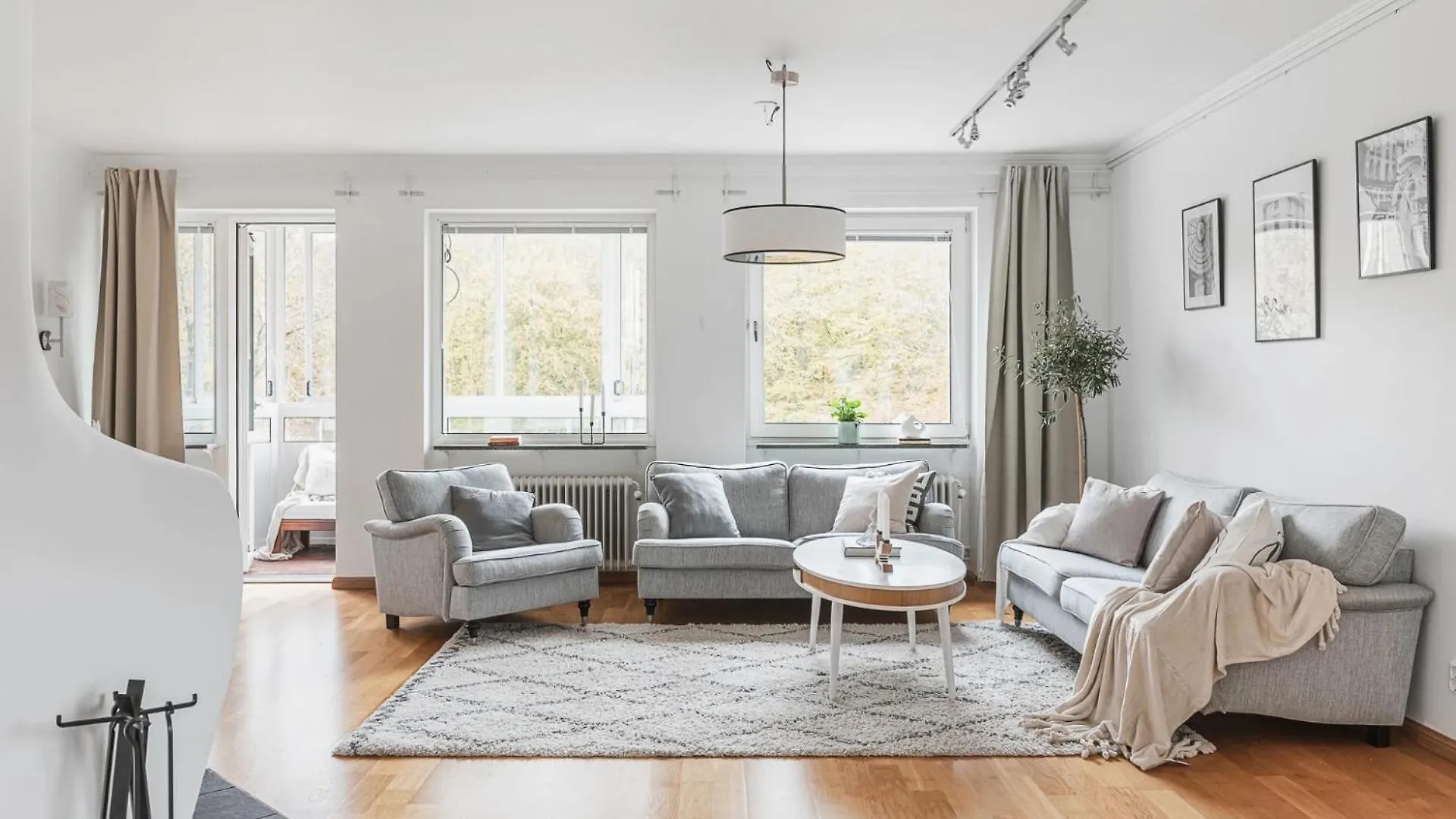 Luxurious 5-Room Apartment Within Walking Distance To Malmoe Downtown contacts